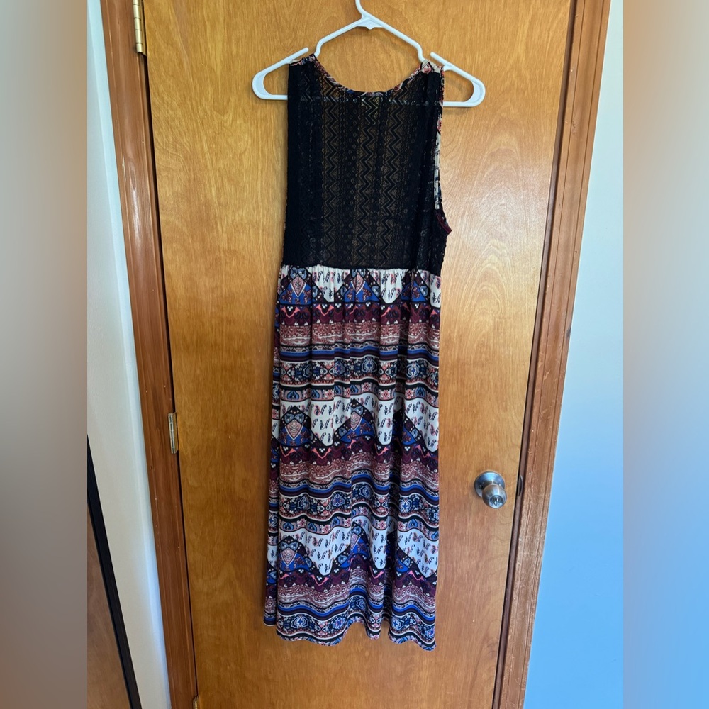 Long Vest with Multicolor Pattern - Picture 2 of 3